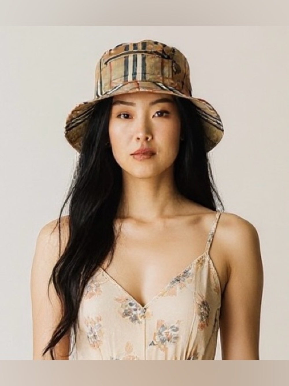 Authentic Burberry Iconic Nova Check Linen Bucket Hat